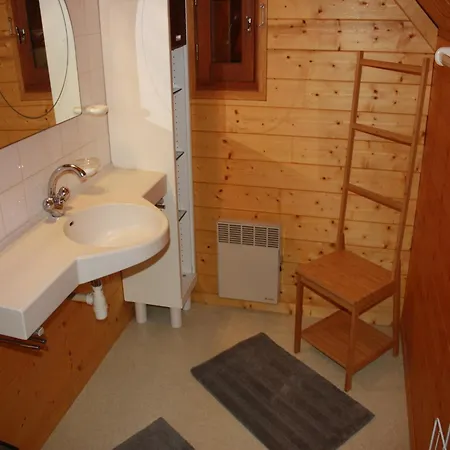Lakeside Escape For 6 Guests, Cleaning Included Vakantiehuis