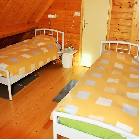 Lakeside Escape For 6 Guests, Cleaning Included *