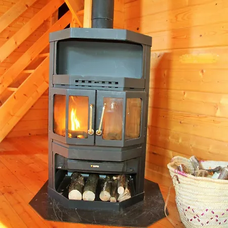 Lakeside Escape For 6 Guests, Cleaning Included
