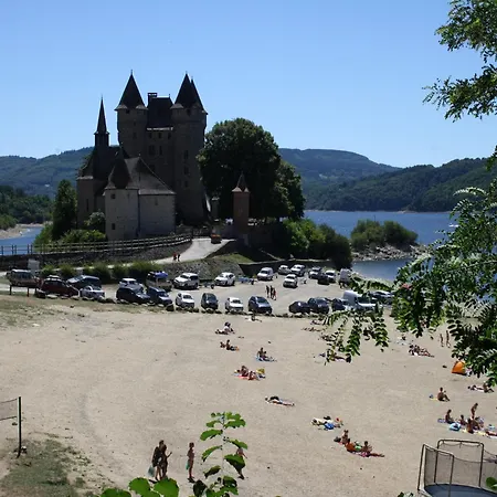 Lakeside Escape For 6 Guests, Cleaning Included * Beaulieu (Cantal)